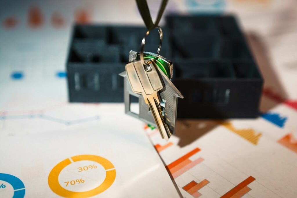 n8n Workflow Automatisierung für Logistik, Handwerk & Immobilien: Ein ehrlicher Branchenvergleich | startmit.com Immobilien mit echten Use Cases 1024x683